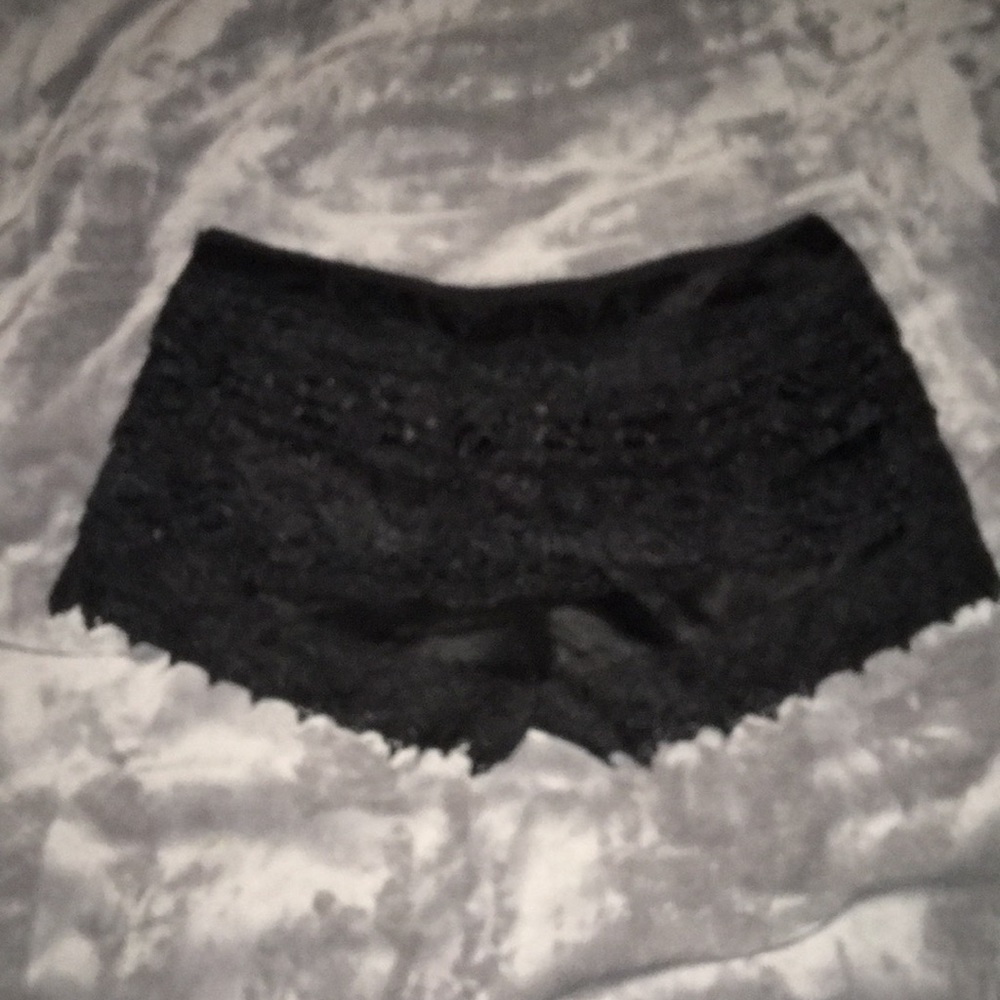 Sans Souci black layered lace short shorts, large - Picture 5 of 6